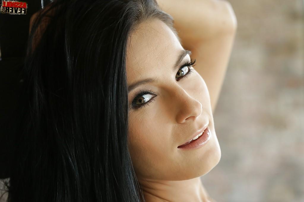16P European lingerie model Lexi Dona shows off freshly shaved pussy