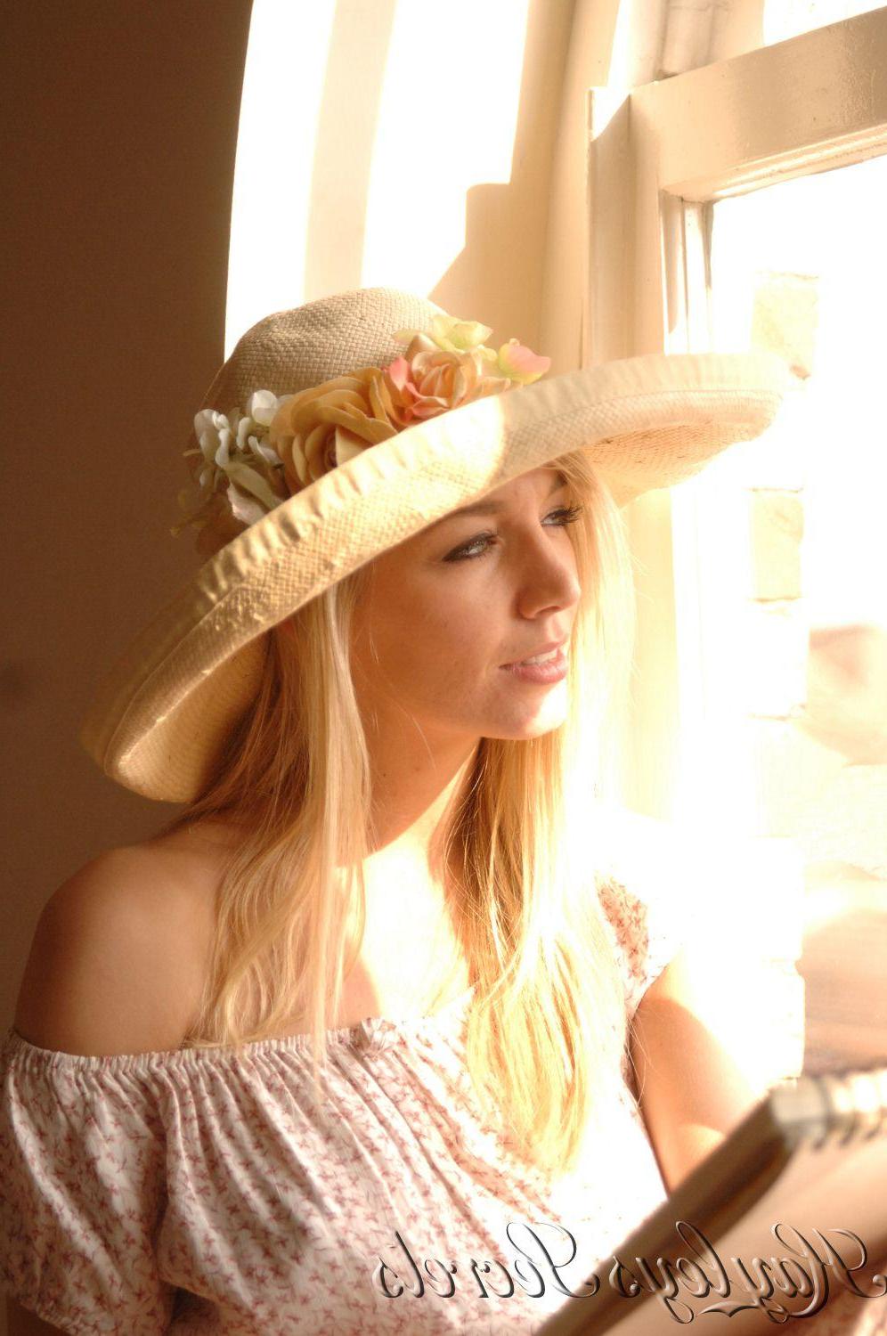 12P Pictures of Hayley Marie looking beautiful in her summer hat