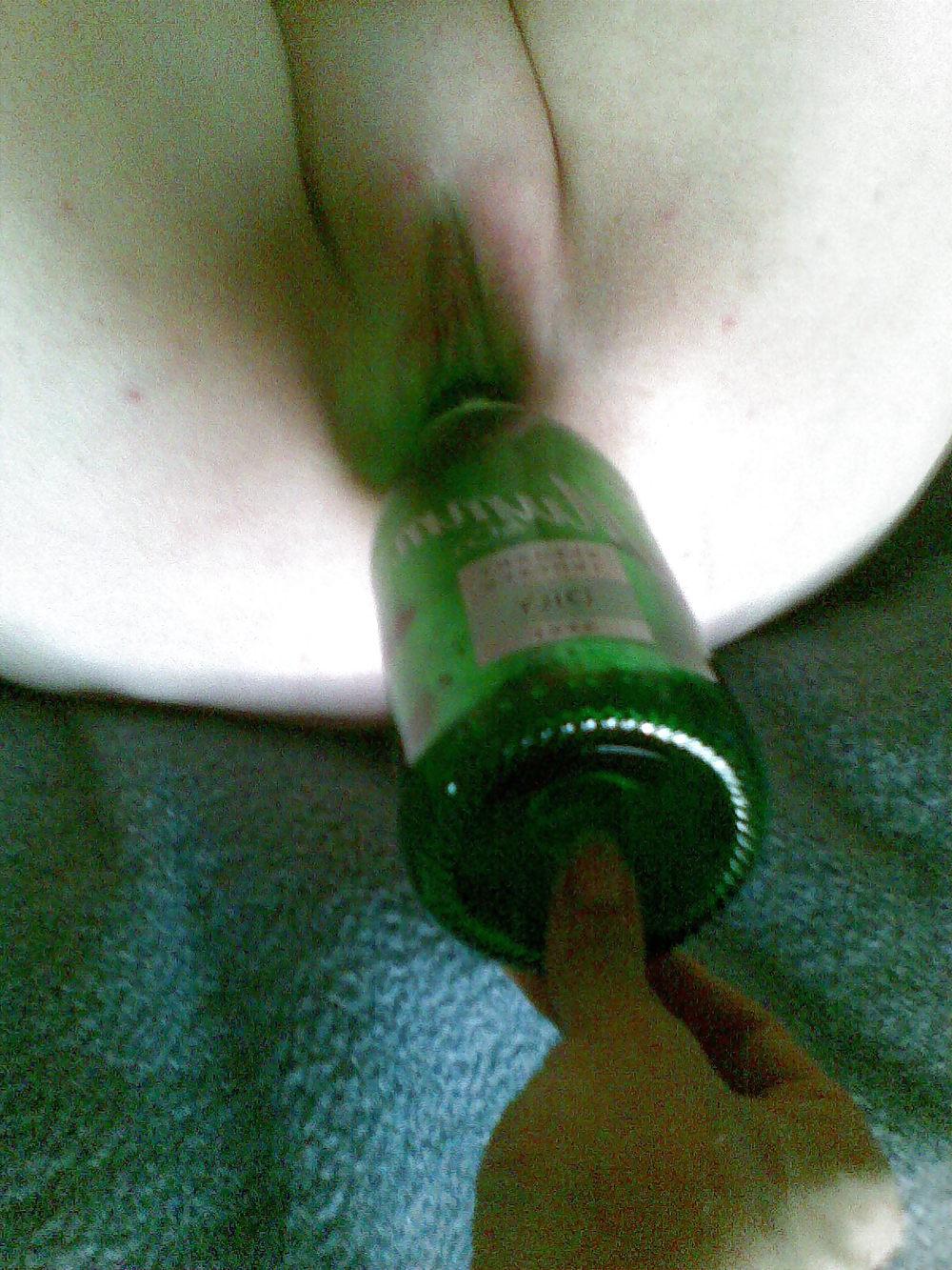 6P Pussy mit bottle