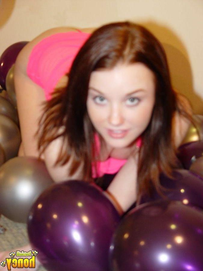 20P Pictures of teen chick Heidi getting kinky with balloons