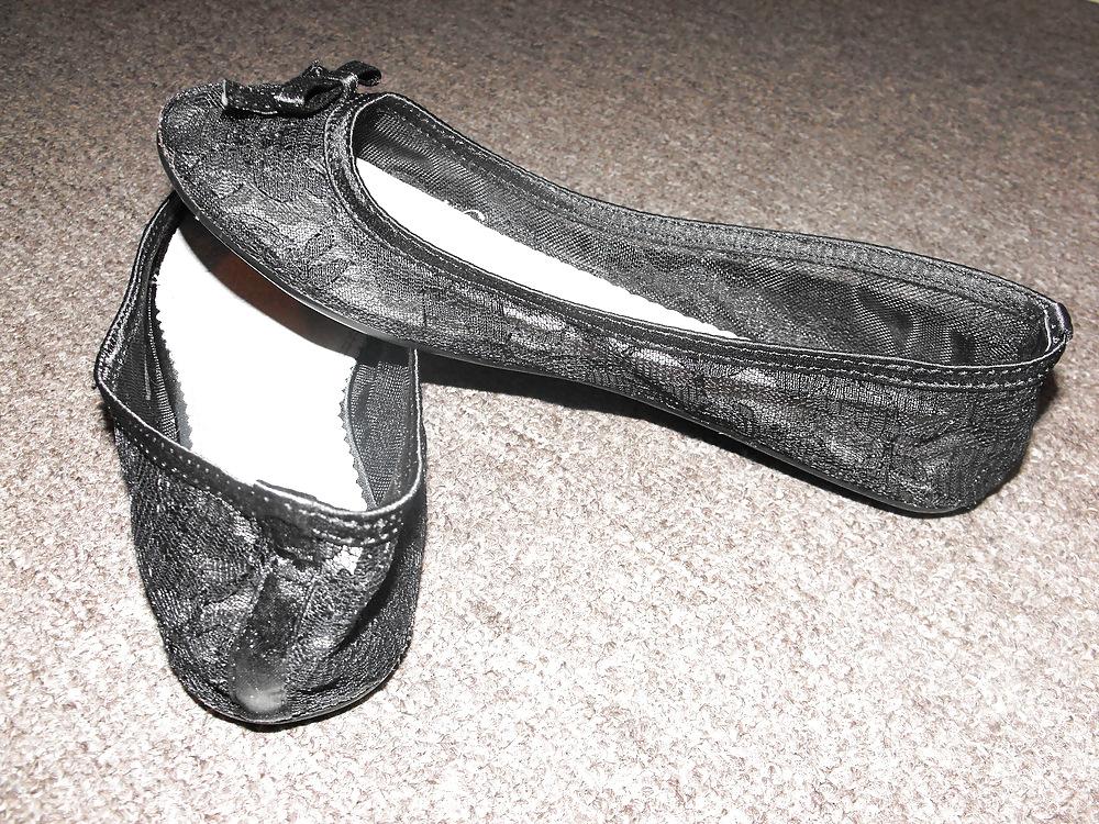 11P Em's new sexy ballerina flats & worn natural tights