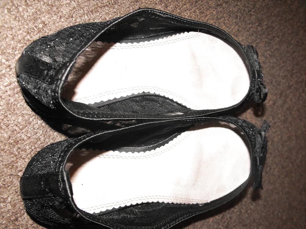 11P Em's new sexy ballerina flats & worn natural tights
