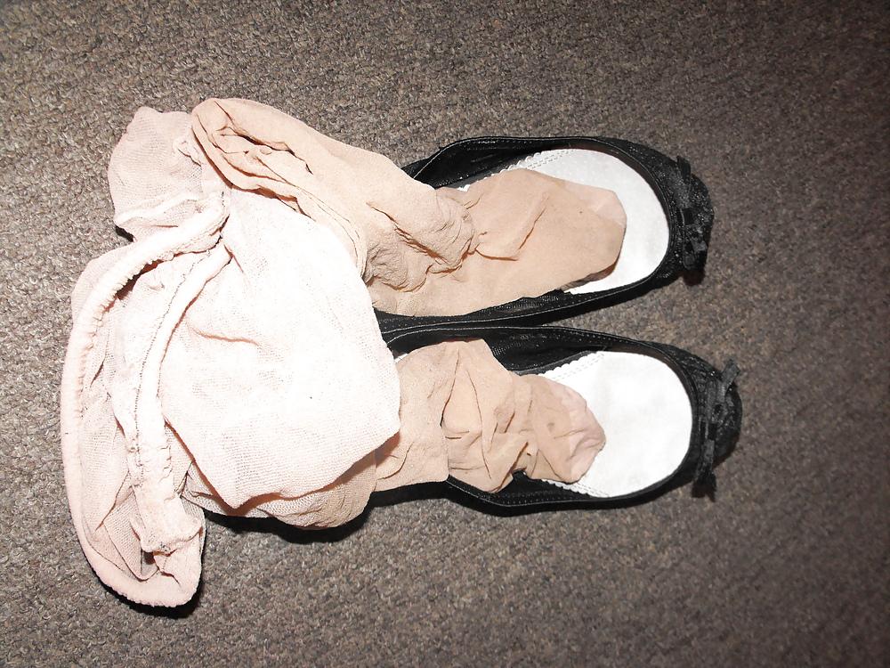 11P Em's new sexy ballerina flats & worn natural tights