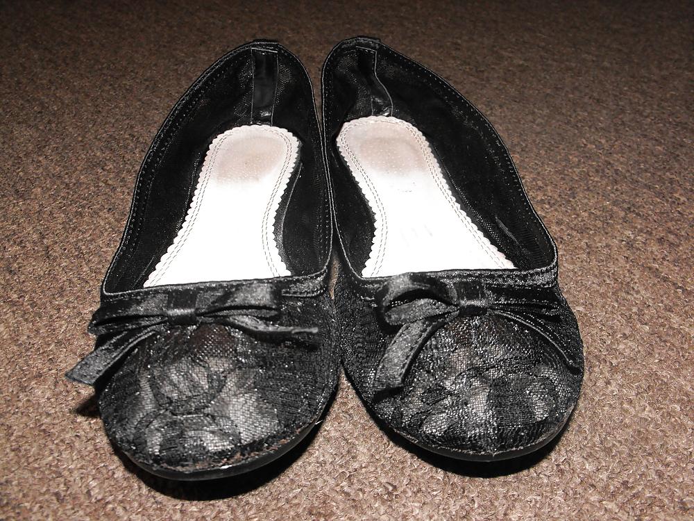 11P Em's new sexy ballerina flats & worn natural tights