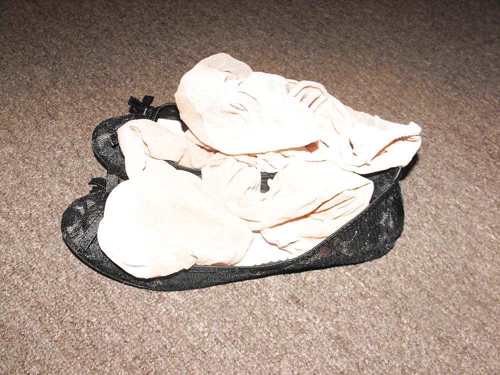 11P Em's new sexy ballerina flats & worn natural tights