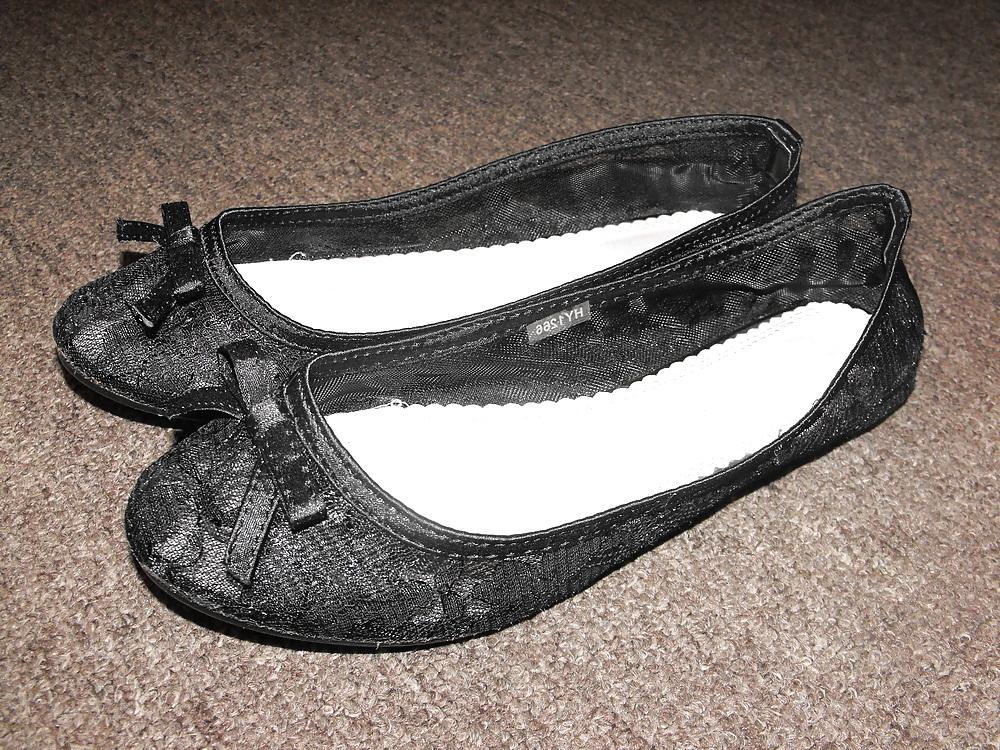 11P Em's new sexy ballerina flats & worn natural tights