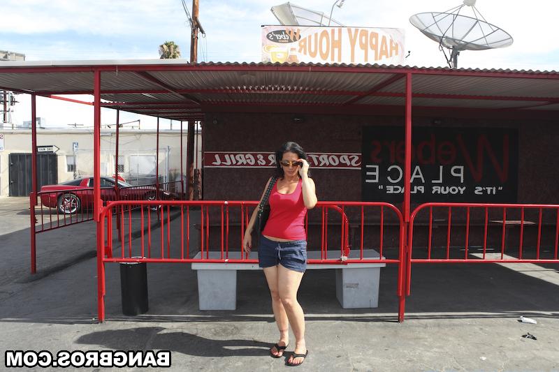 16P See big tits of Melissa Monet - hot milf outdoor posing in shorts