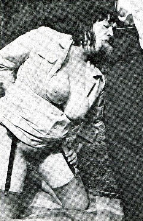 20P Vintage blowjob.