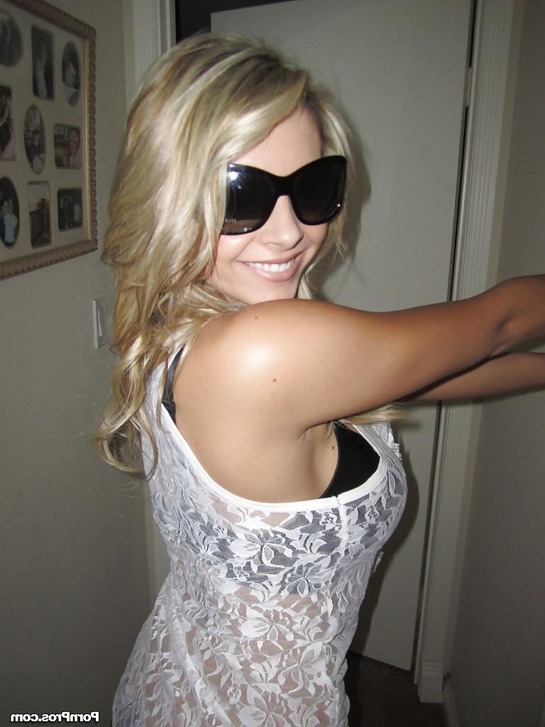 16P Amateur babe with big melons Natalie Vegas teasing her shaved cunt