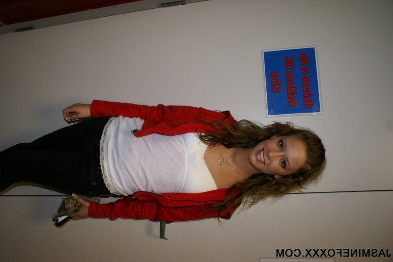 15P Pictures of Jasmine Foxxx showing you hot she is