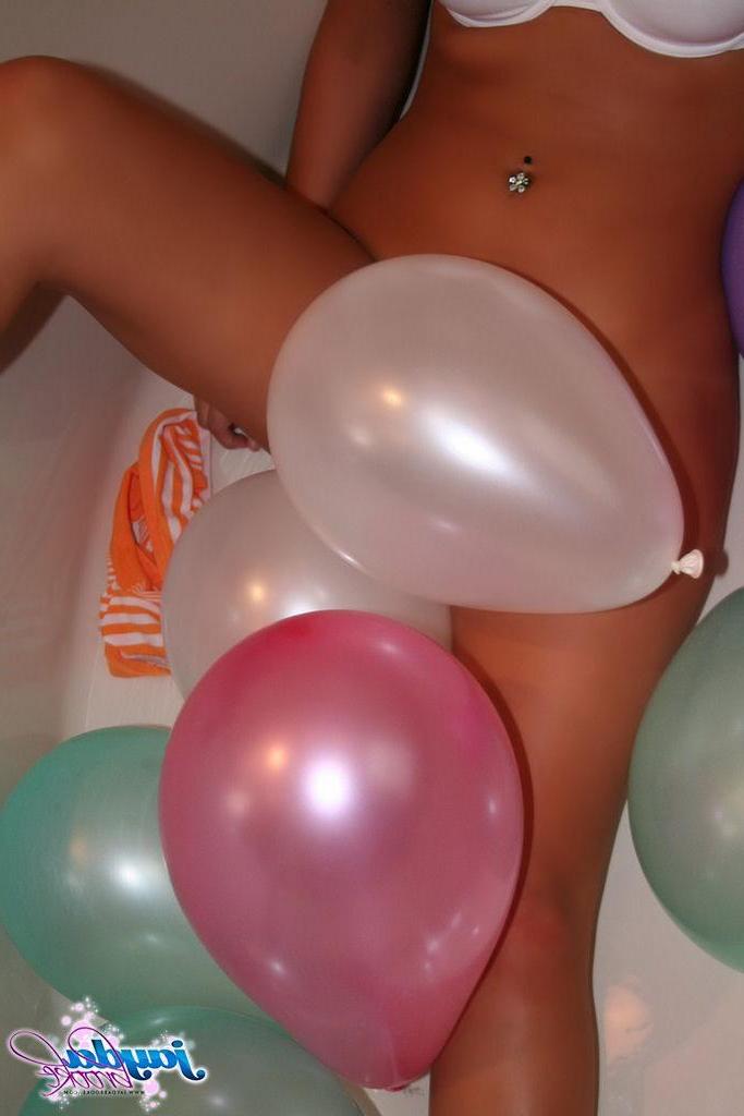 20P Pictures of Jayda Brook playing with balloons