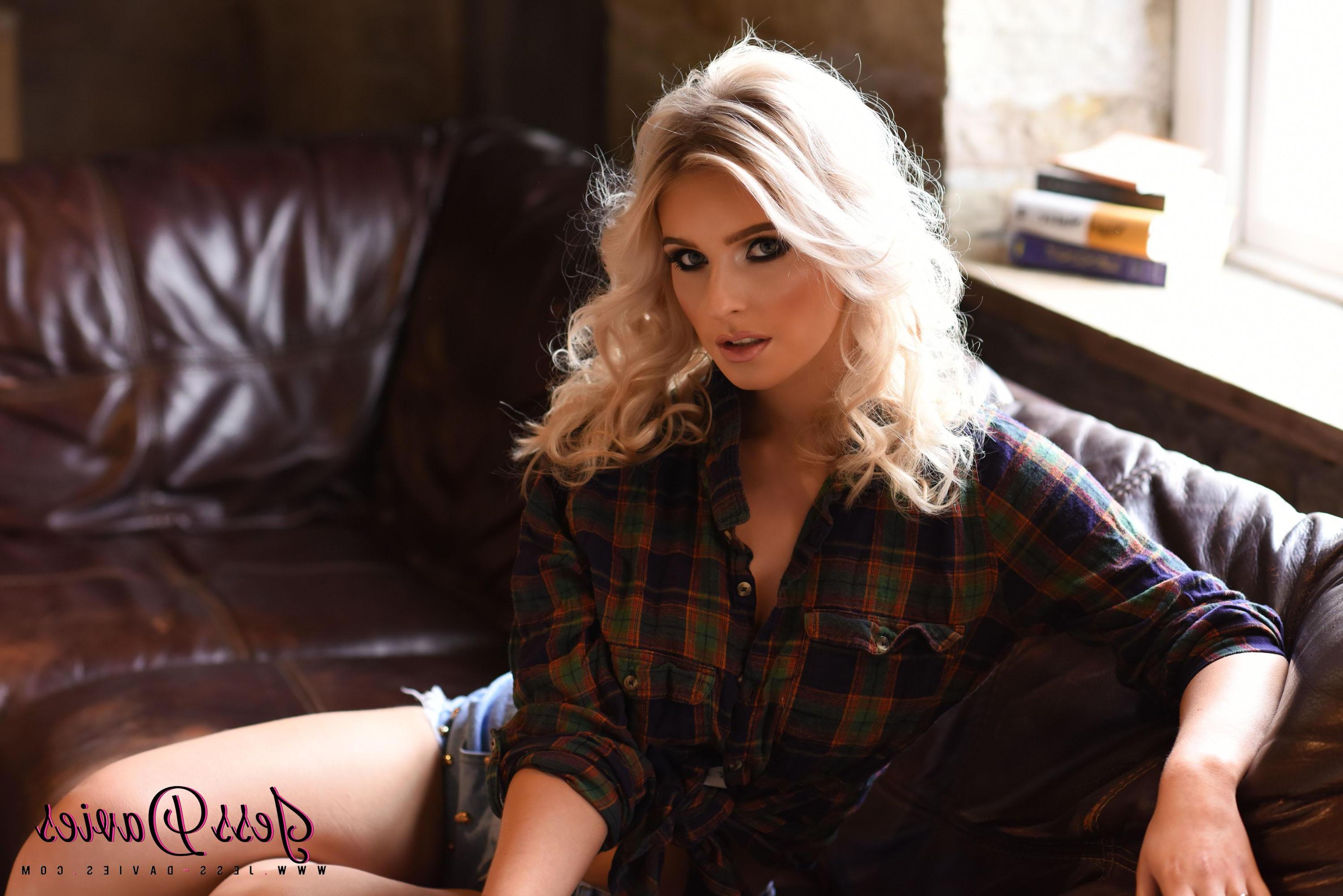 16P Blonde babe Jess Davies reveals her big boobs on the couch