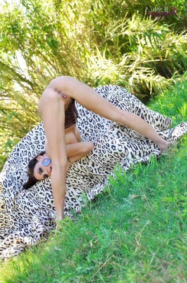15P Pictures of Jessica Jaymes being a cock-tease