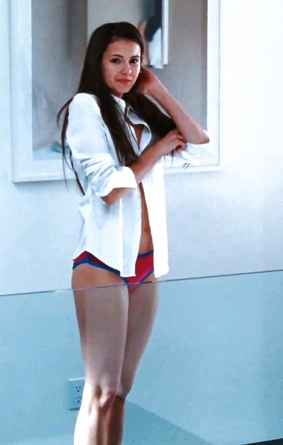25P Celebrity Hot Chick Nina Dobrev