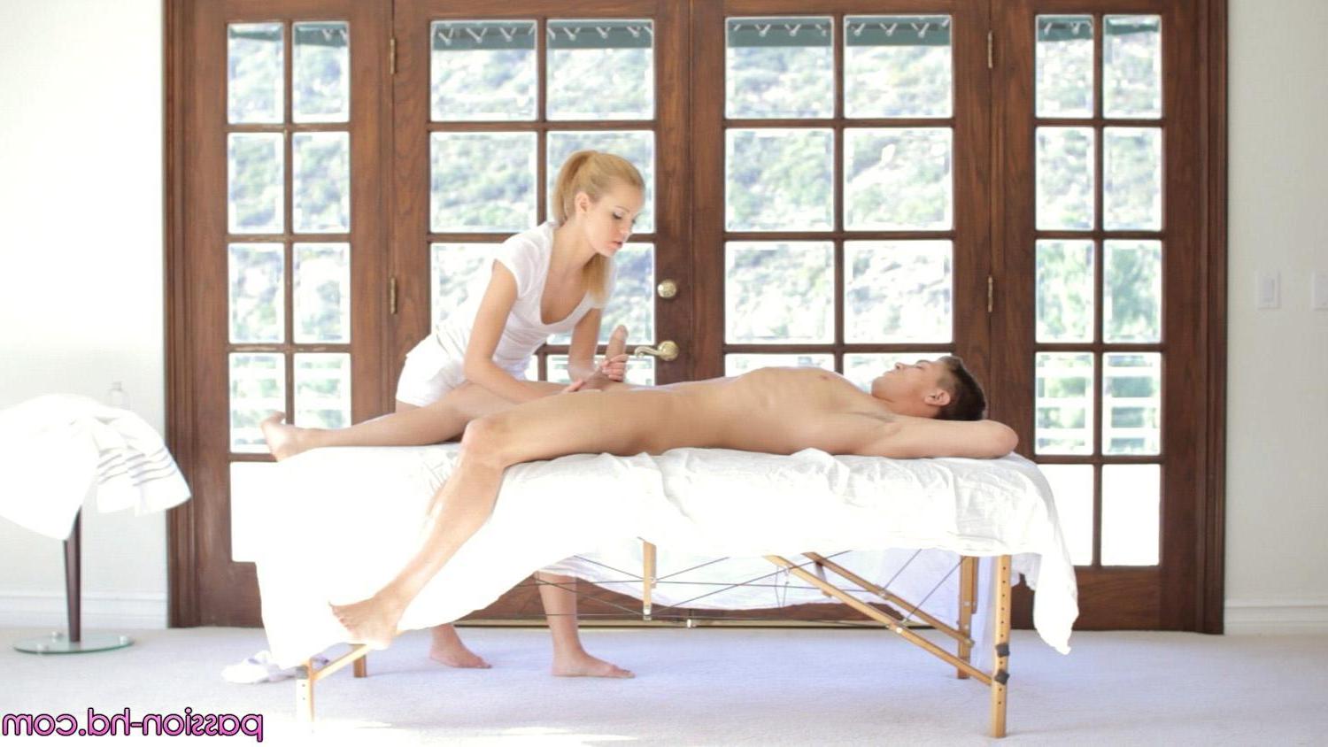 15P Hot blonde Jessie Rogers gives her boyfriend the best massage ever