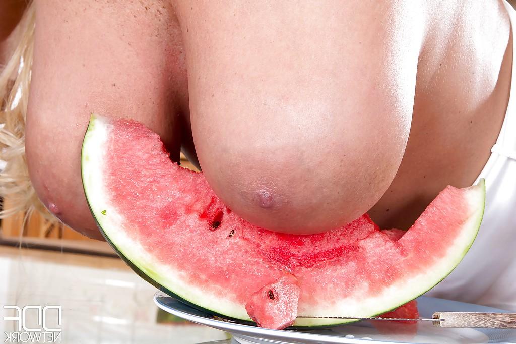 16P European MILF Sheila Grant wetting hooters with melon juice in kitchen