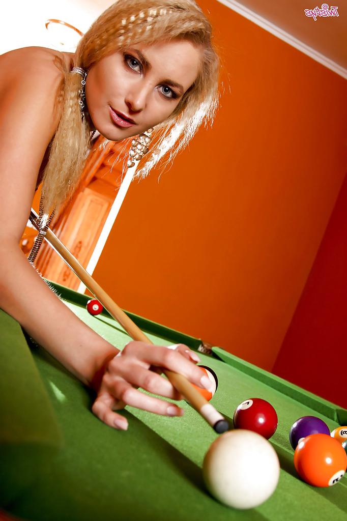 16P Naughty blonde hottie Susan Snow posing nude by the pool table