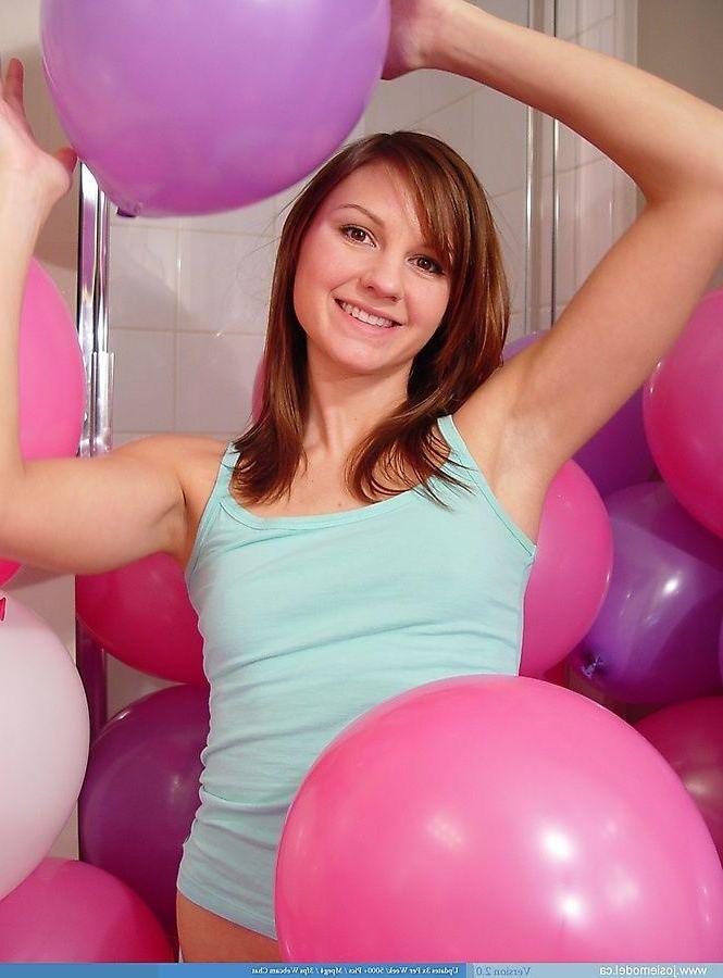20P Pictures of Josie Model getting kinky with balloons