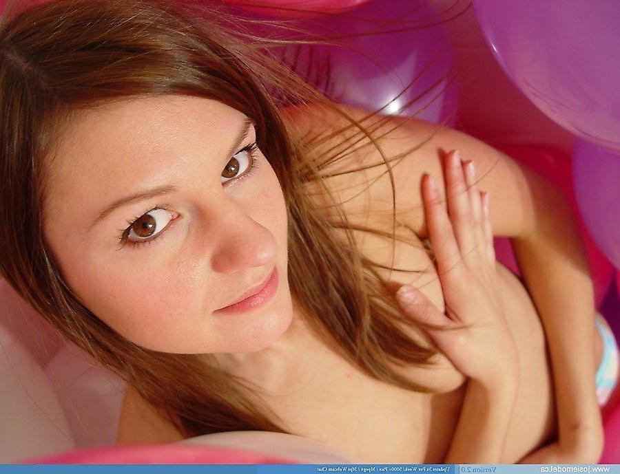 20P Pictures of Josie Model getting kinky with balloons