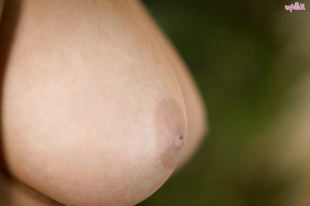 16P Blonde Tasha Reign shows off her stunning anal hole on camera