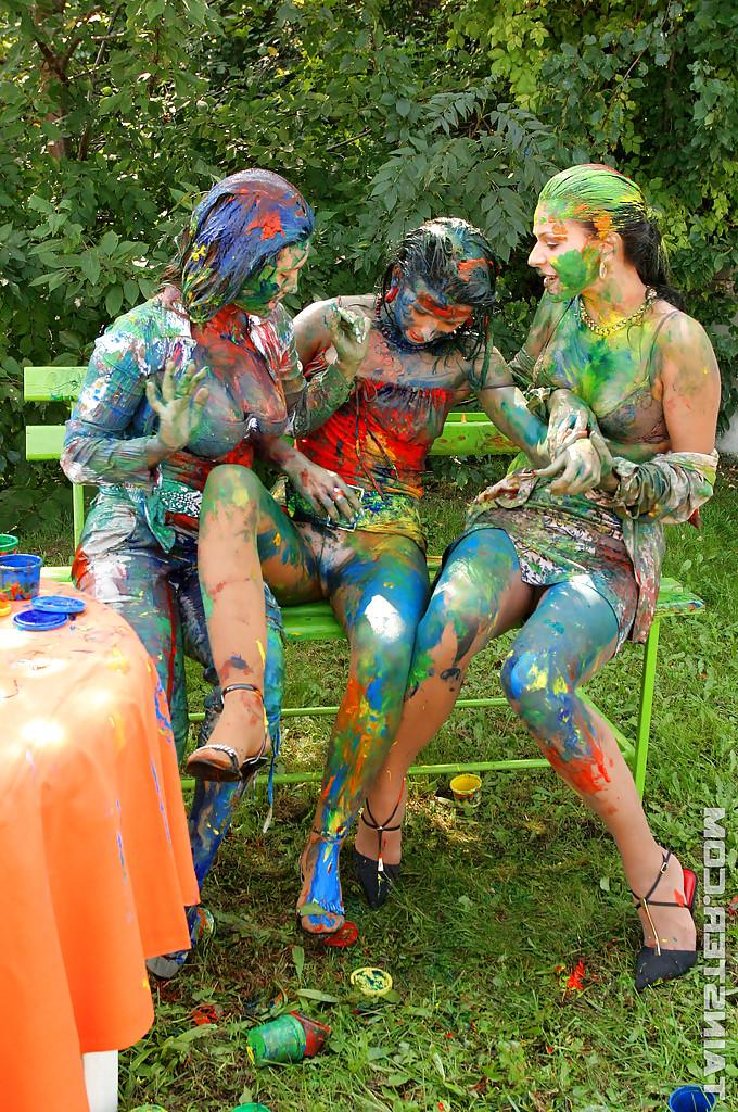 16P Playful european fetish ladies have some messy body art fun at the poolside