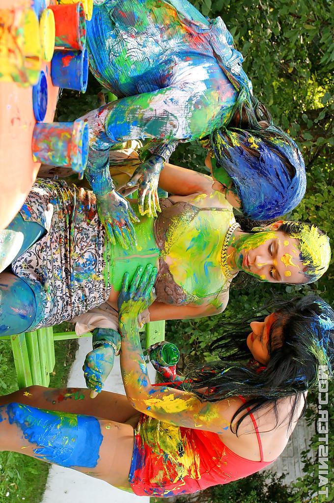 16P Playful european fetish ladies have some messy body art fun at the poolside