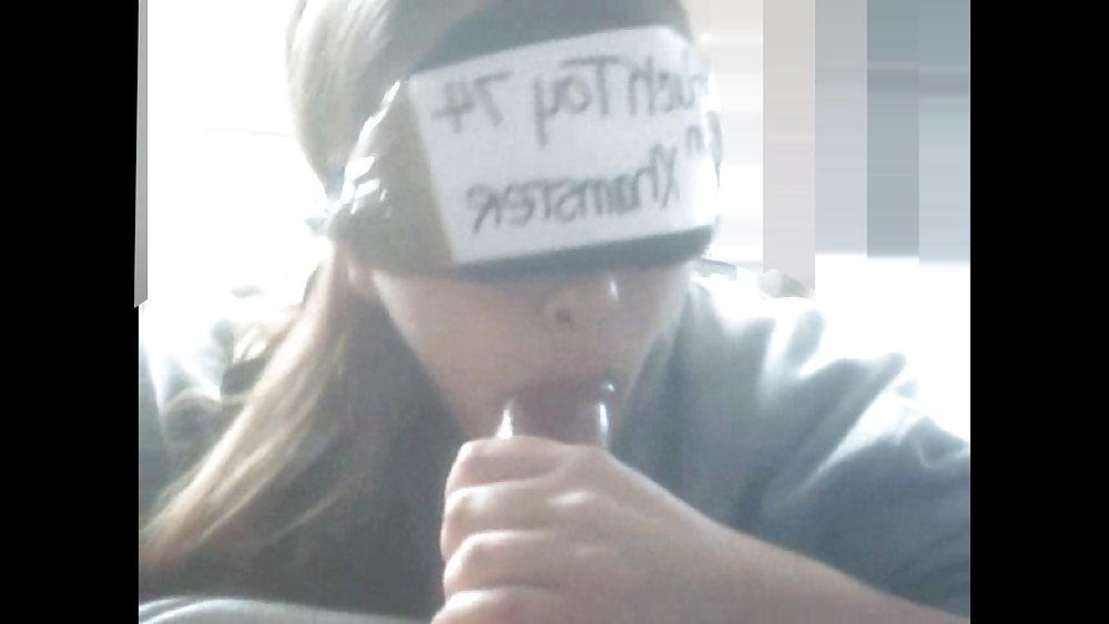 14P bei ihrer lieblings  beschaeftigung - sucking dick