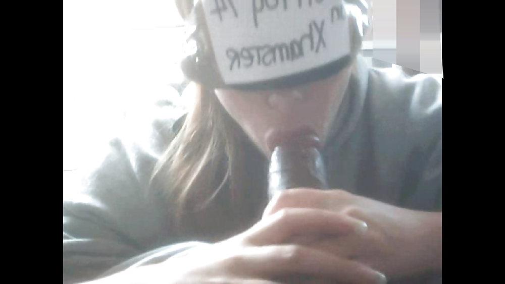 14P bei ihrer lieblings  beschaeftigung - sucking dick
