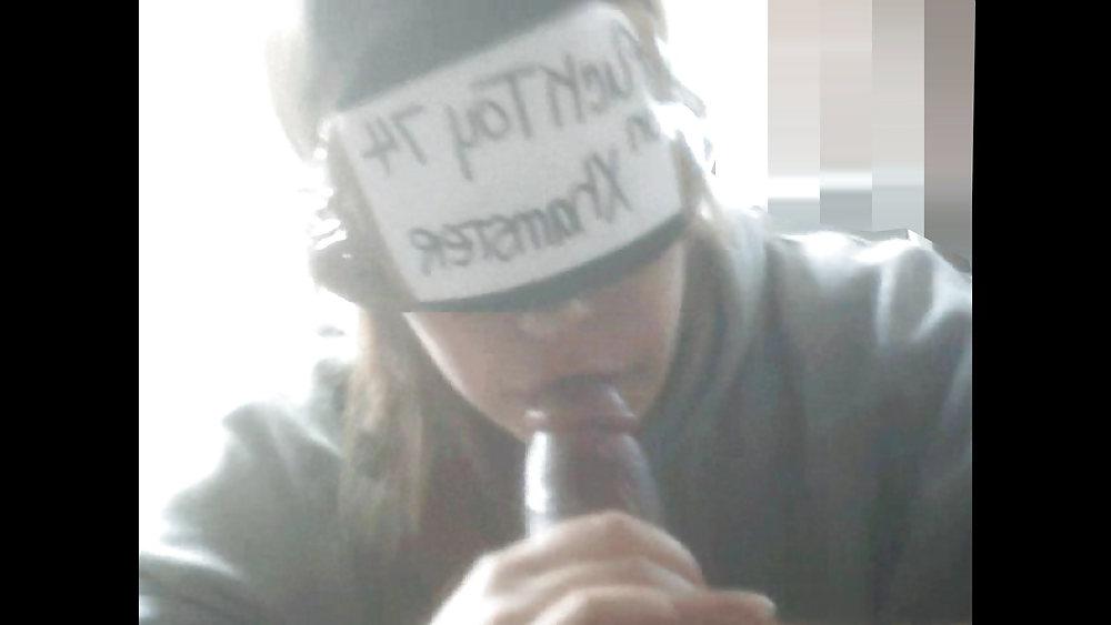 14P bei ihrer lieblings  beschaeftigung - sucking dick