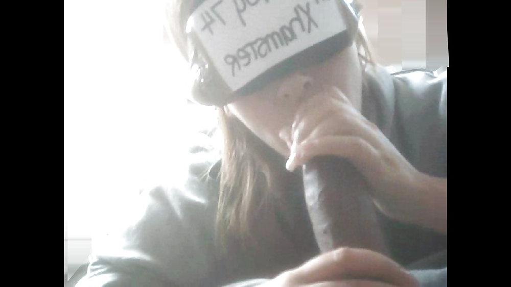 14P bei ihrer lieblings  beschaeftigung - sucking dick