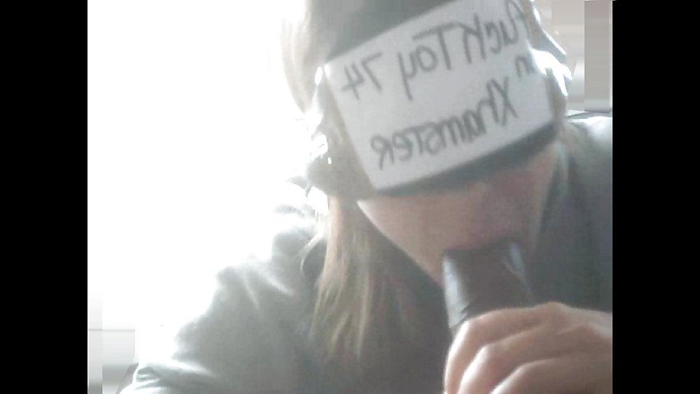 14P bei ihrer lieblings  beschaeftigung - sucking dick