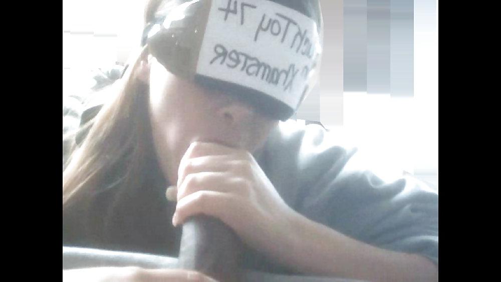 14P bei ihrer lieblings  beschaeftigung - sucking dick