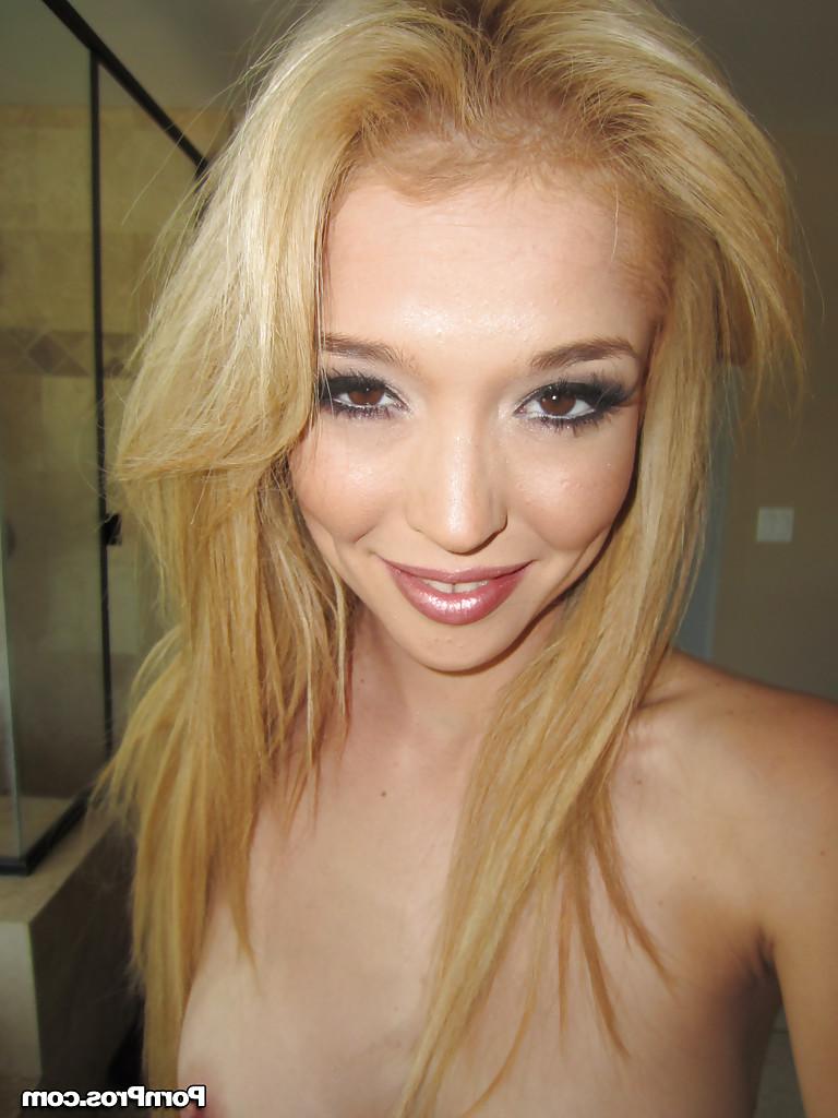 16P Blonde girlfriend Tiffany Fox is revealing her big tits in close up