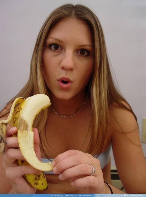 15P Josie teases us with a banana