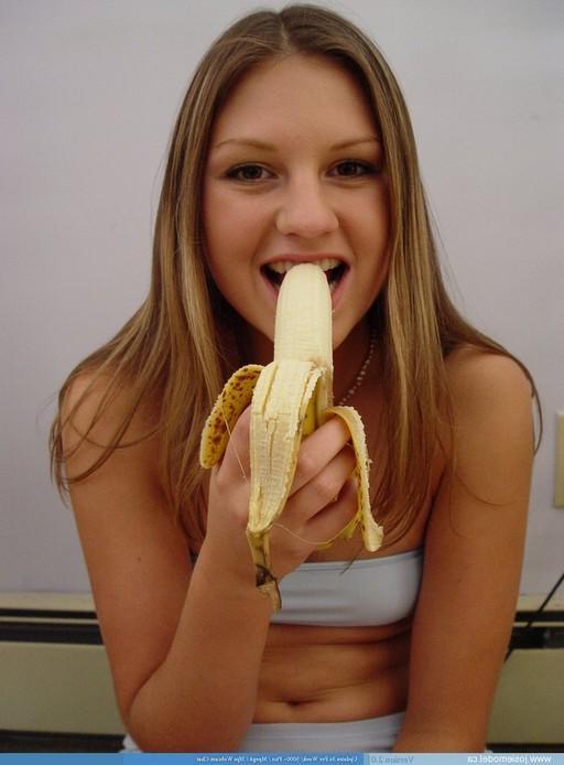 15P Josie teases us with a banana