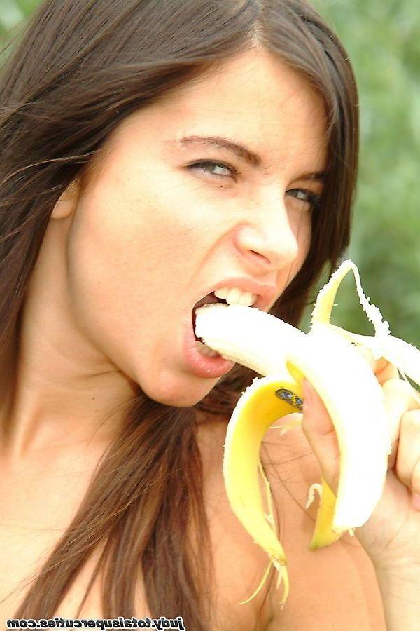 20P Pictures of teen slut Judy eating a banana with no clothes on
