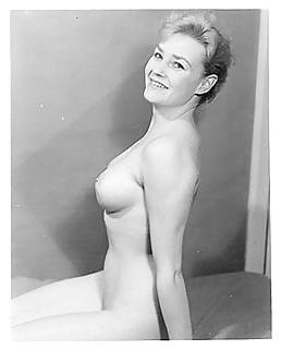 25P Lovely vintage women 19