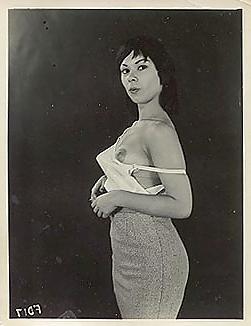 25P Lovely vintage women 19
