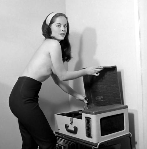 4P Vintage Stereo Babes II