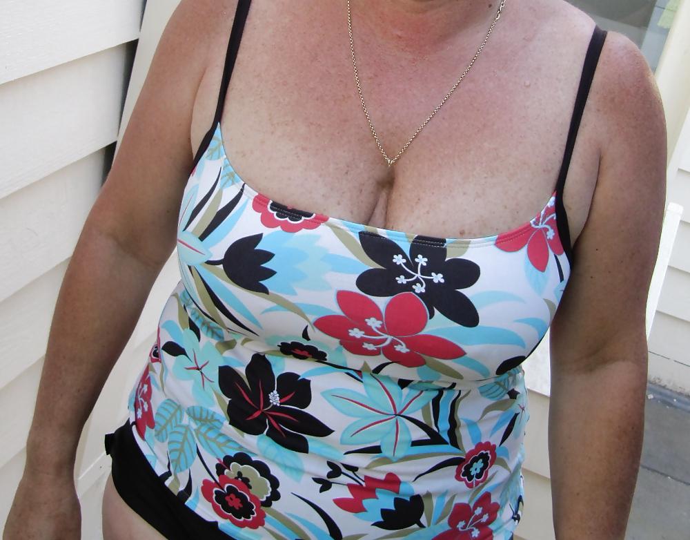 25P Michelle at the pool mmmmmmmmmmmmmmm F'n sexy!
