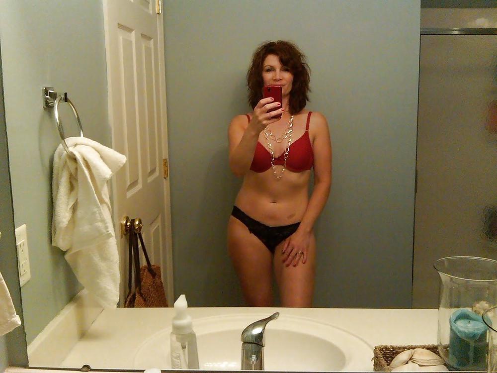 25P Sexy milf's selfshots