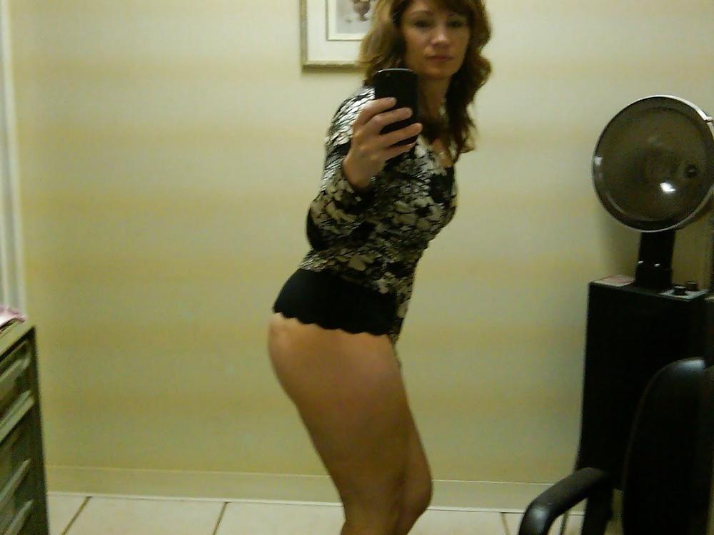 25P Sexy milf's selfshots