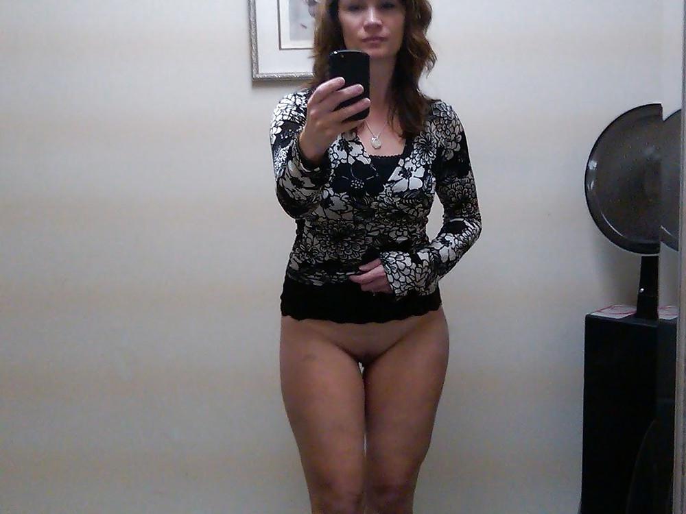 25P Sexy milf's selfshots