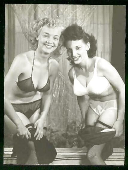 25P Lovely vintage women 6