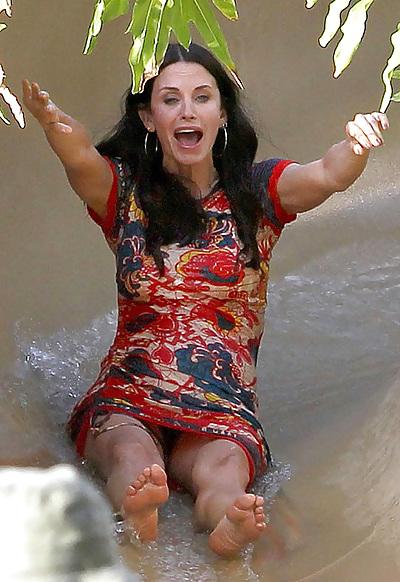 12P Celebrity upskirt