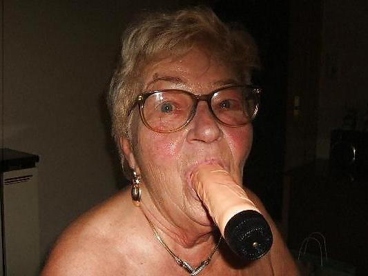 25P Even EXTREME old people needs sex