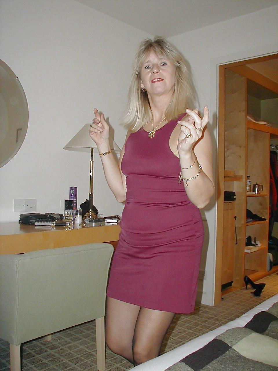 25P BEAUTIFUL HORNY MILF LOVE SUCKING