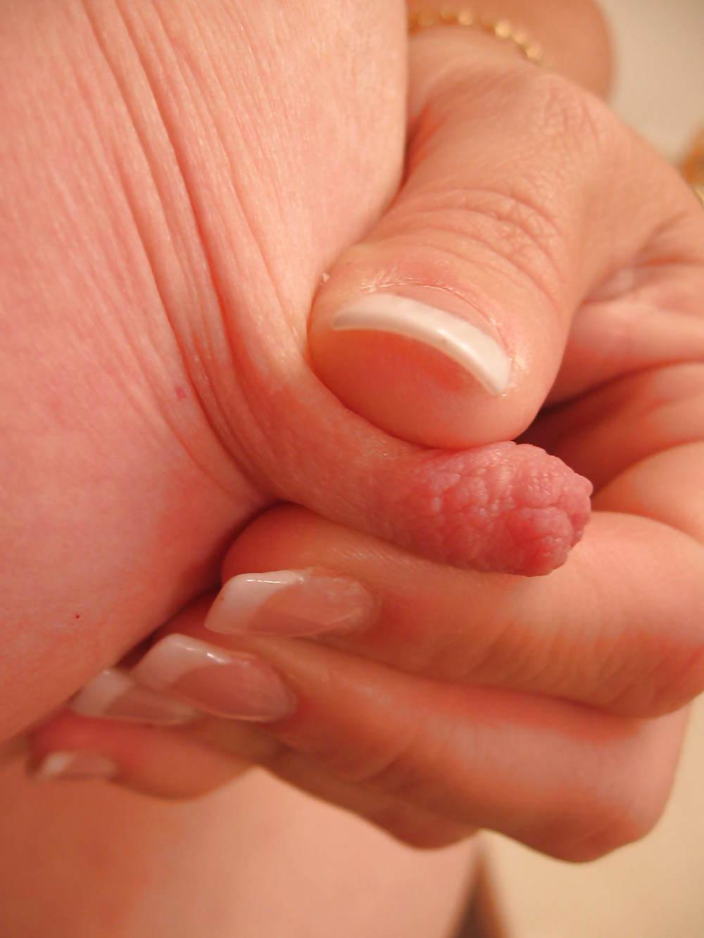6P Kitty Pulling and Pinching Her Nipples