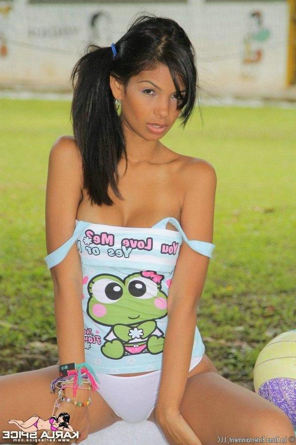 15P Pictures of teen Karla Spice playing some hot volleyball