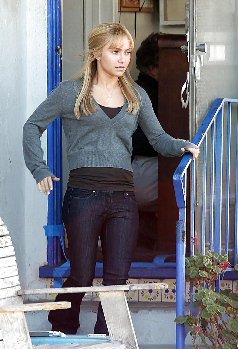 25P Celebrity Upskirts, Bikinis and Shit